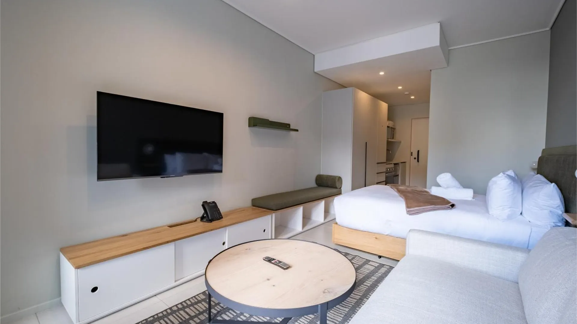 The Rose 409: Modern City Studio With Rooftop Pool Città del Capo